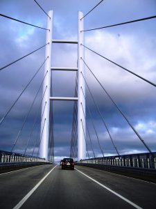 Bild der Pylone der Rügenbrücke